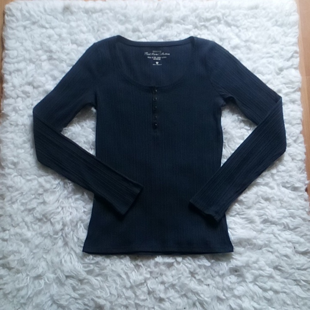 Hollister must have collection top size small